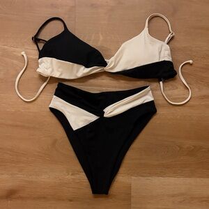 L’Space Two-Tone Black & Cream Women’s Bikini Set sz small